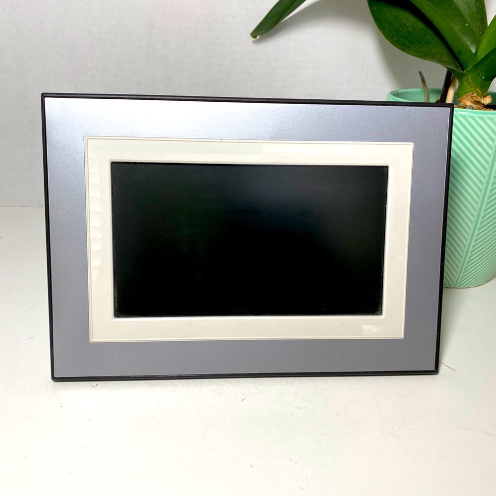 Kodak EasyShare P720 Digital Frame 10“ x 7“  screen size